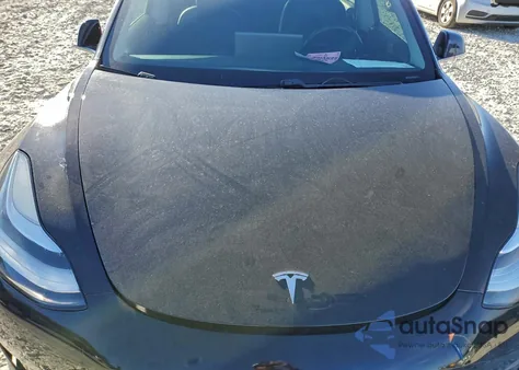 2018 Tesla Model 3 из США, поврежденный, VIN 5YJ3E1EA1JF001666